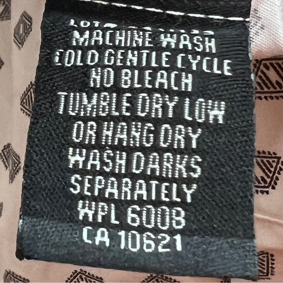 Rock & Roll Cowgirl size Large Collared Sleeveless Snap Front Embroidered Top - Picture 9 of 10